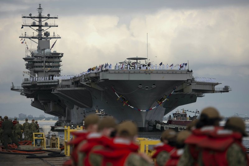 Атомный авианосец США Dwight Eisenhower