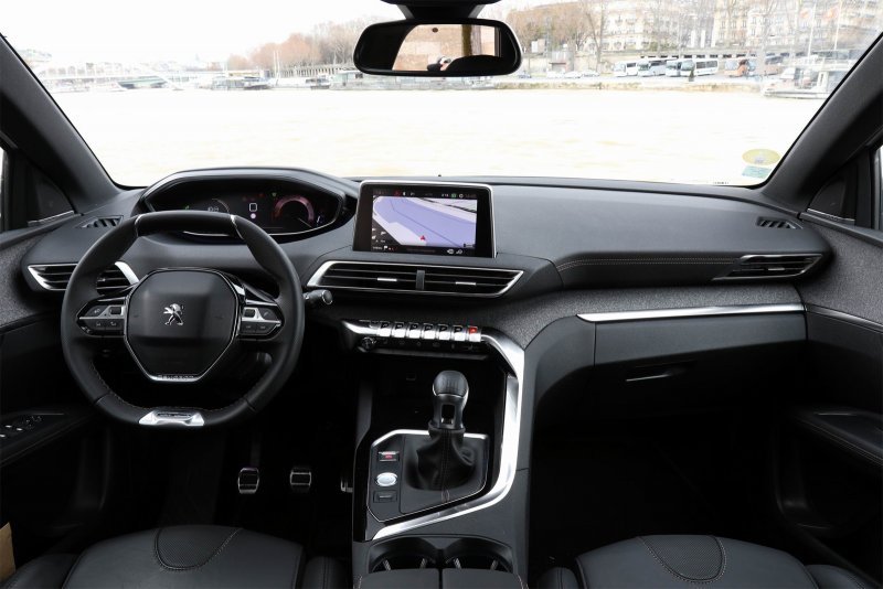 Peugeot 3008 1 Рестайлинг салон