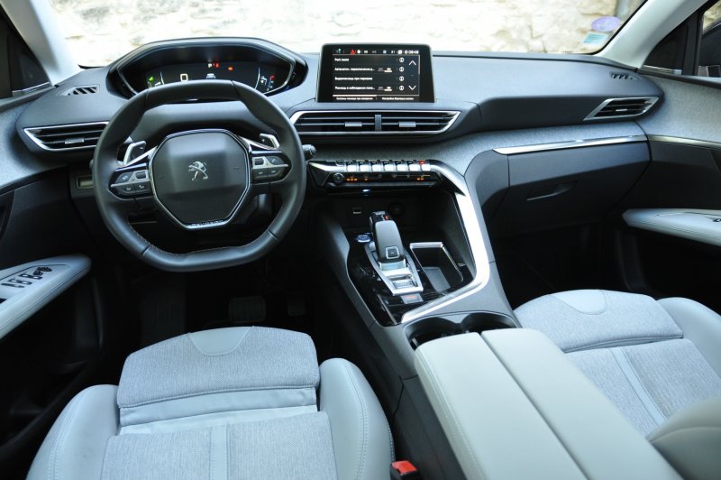 Пежо 3008 2012 салон
