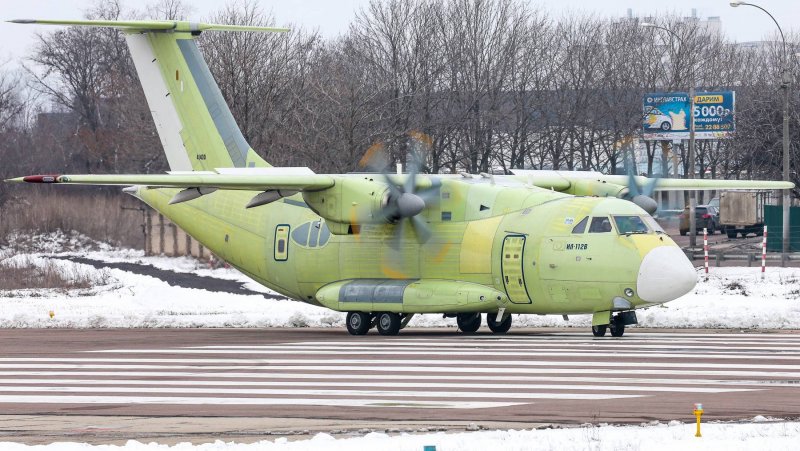 Военно-транспортный самолет ил-112в