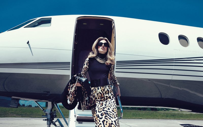 Девушка в аэропорту