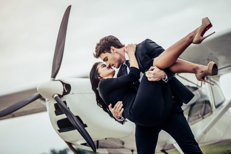 Девушка в самолете