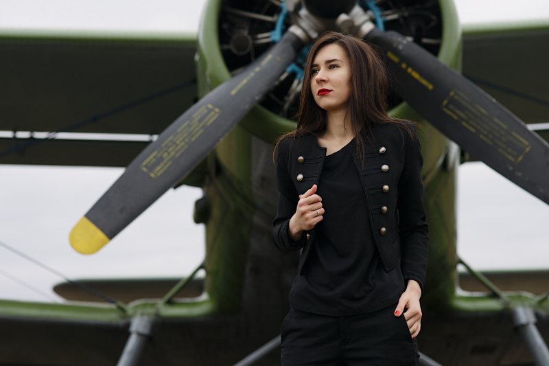 Девушка и самолет l39