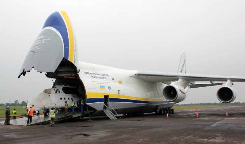 Грузовой самолет АН-124-100