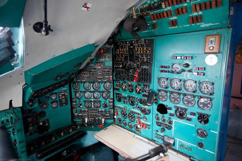 АН-12 военно-транспортный самолёт