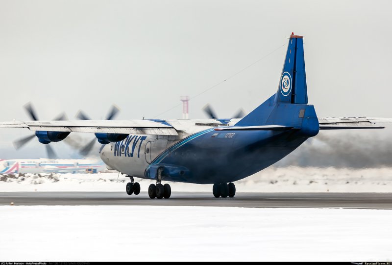 АН-28 кабина пилотов