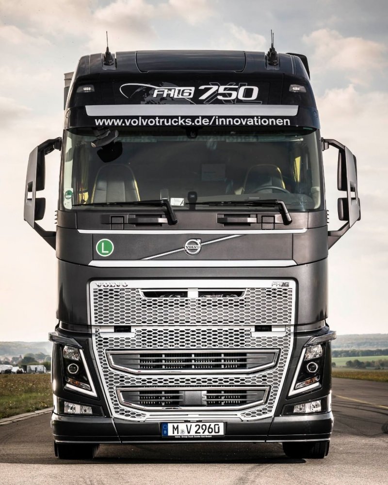 Вольво Тракс