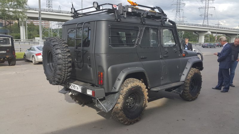 UAZ Hunter 35 колёсах