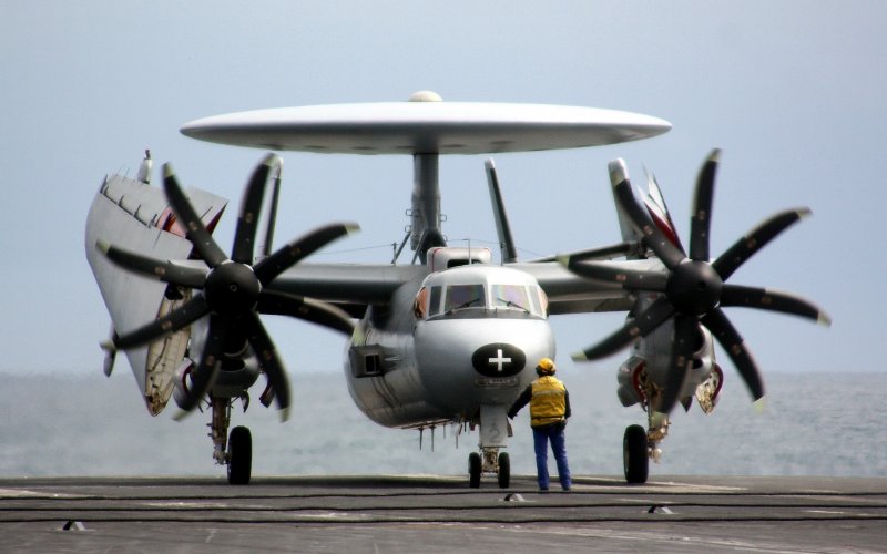 Самолет с винтами на крыльях