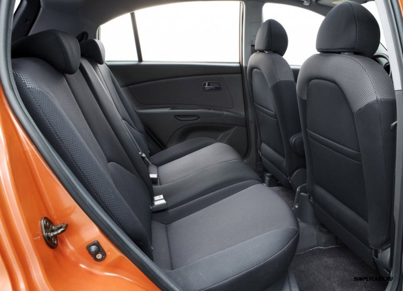 Киа Рио 2014 салон сзади