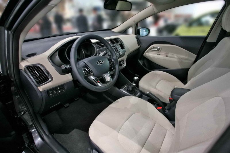 Киа Рио 3 белый салон