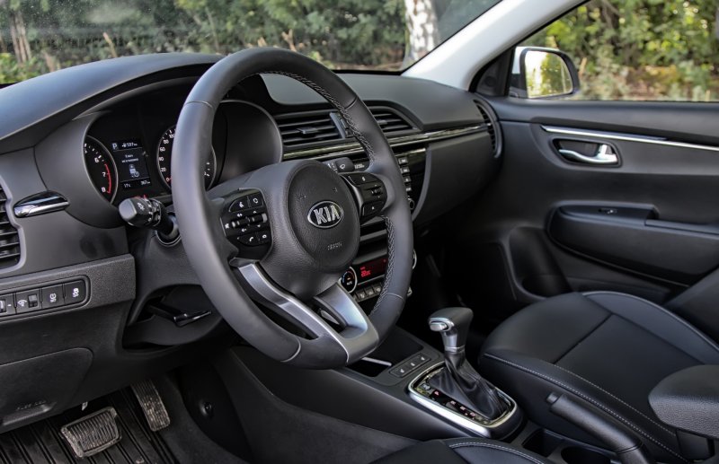Kia Rio 2017 внутри