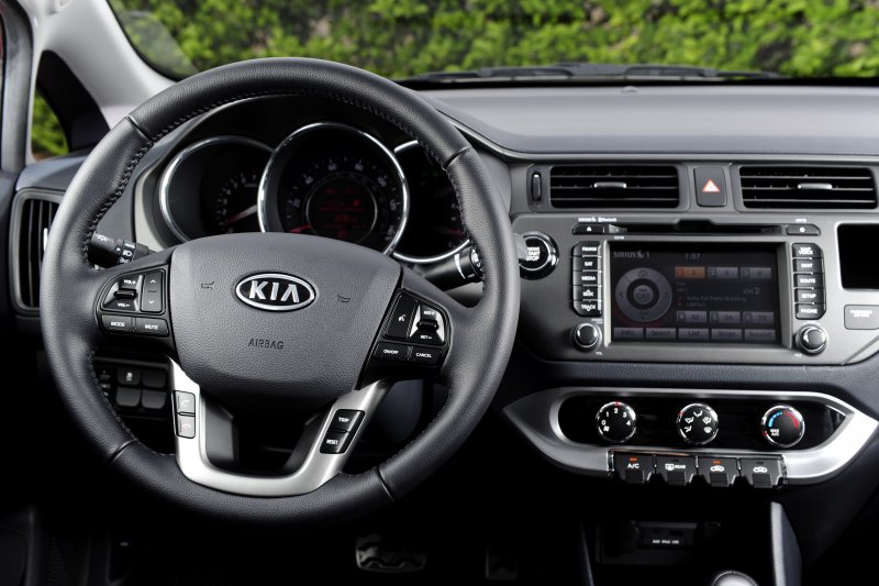 Машина Kia Rio салон