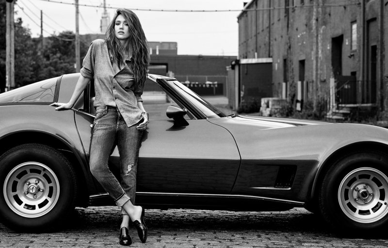 Фотосессия с машиной девушки