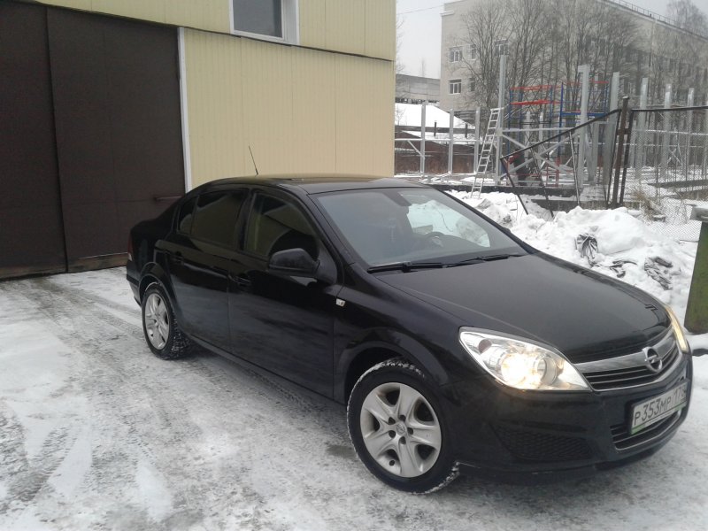 Opel Astra 2010 седан черный