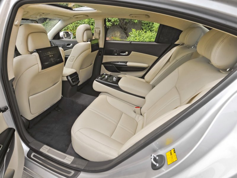 Kia Кворис 2019