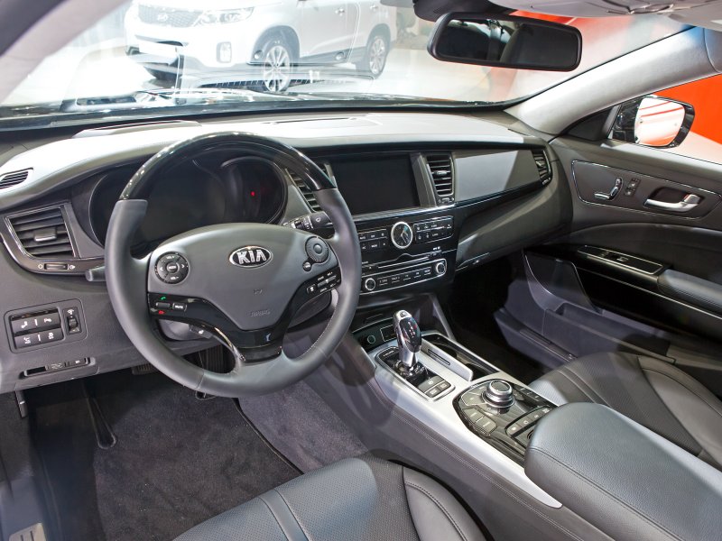 Kia Quoris 2017 салон