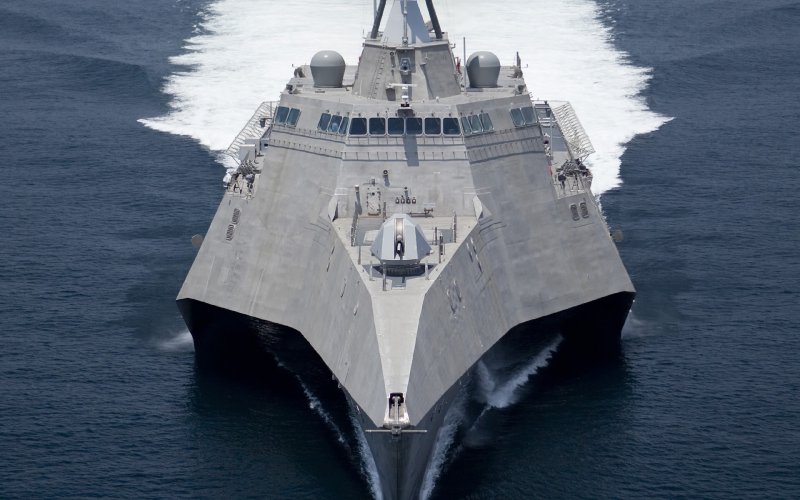 Тримаран USS Independence