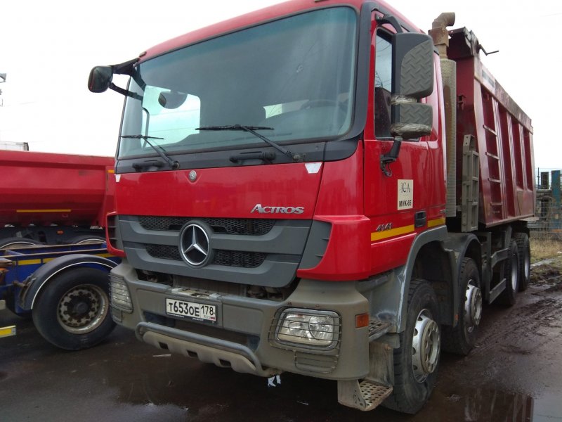 Самосвал Mercedes-Benz Arocs 8x4