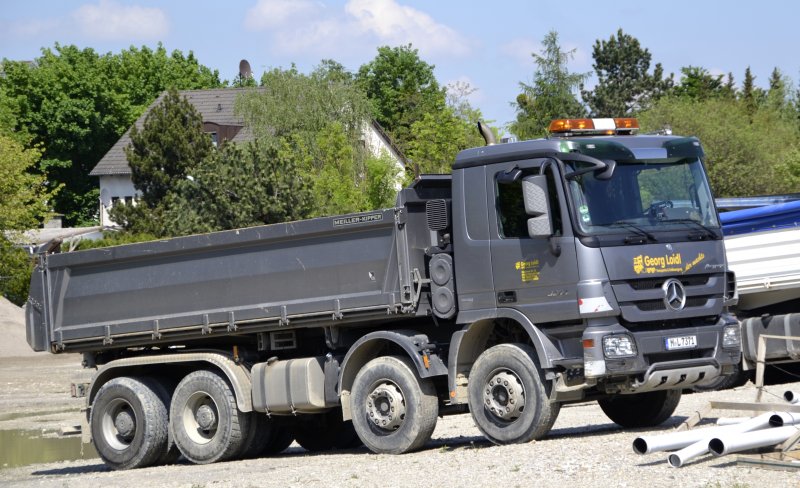 Мерседес самосвал 8х4
