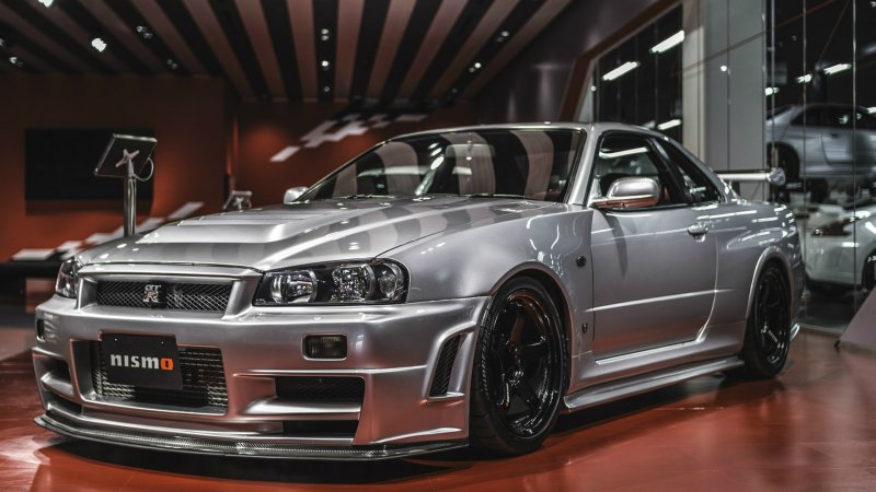 Nissan Skyline r34 сзади