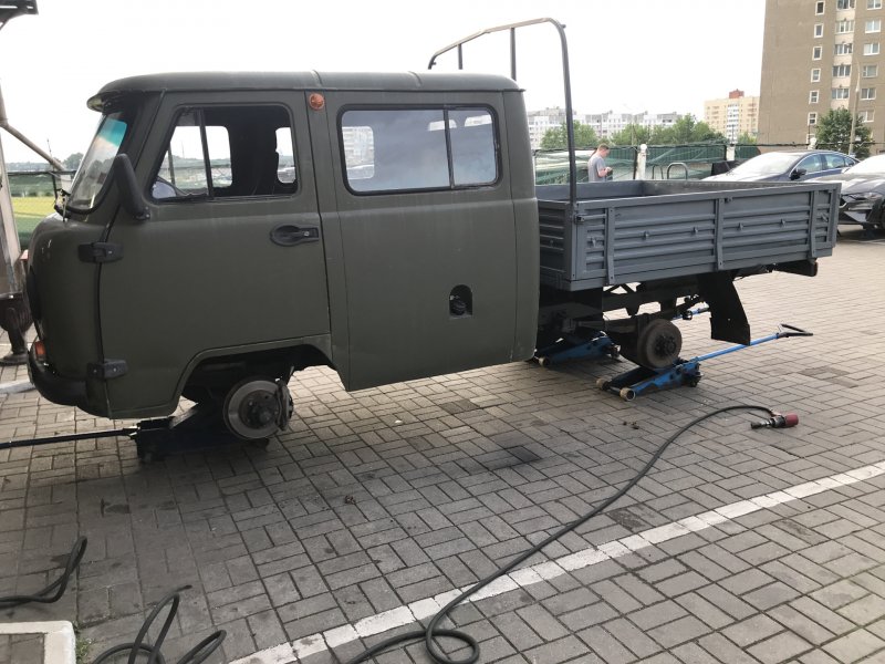 Бортовой грузовой автомобиль УАЗ-39094