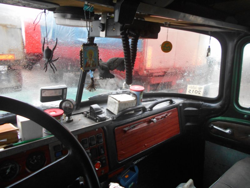 ЗИЛ-130 кабина внутри