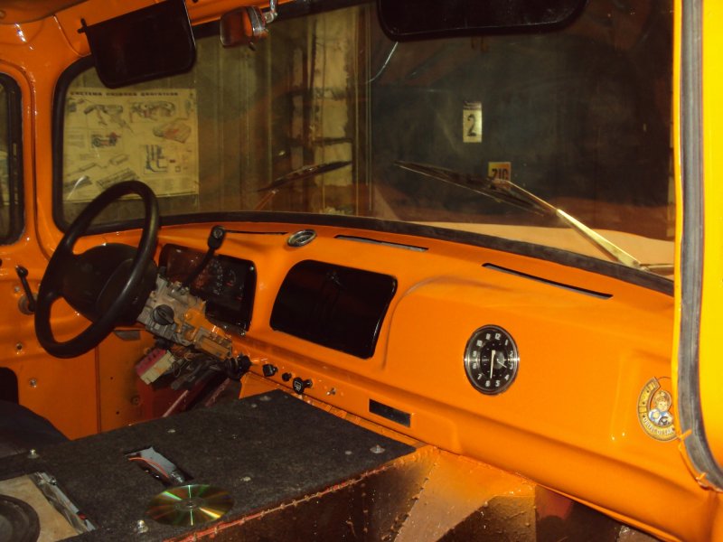 ЗИЛ-130 кабина внутри