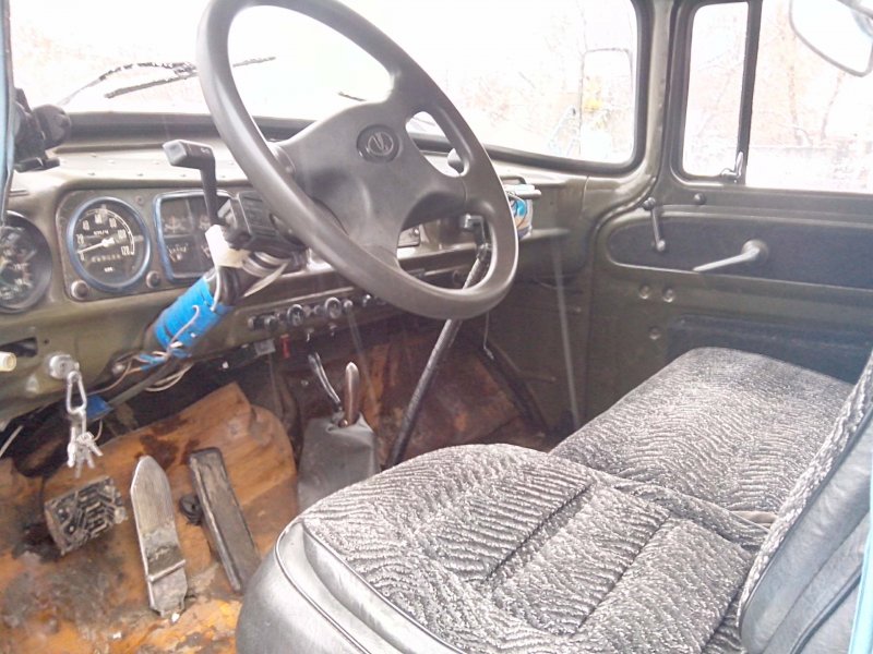 ЗИЛ 130 салон педали