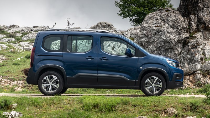 Peugeot partner 2011 багажник