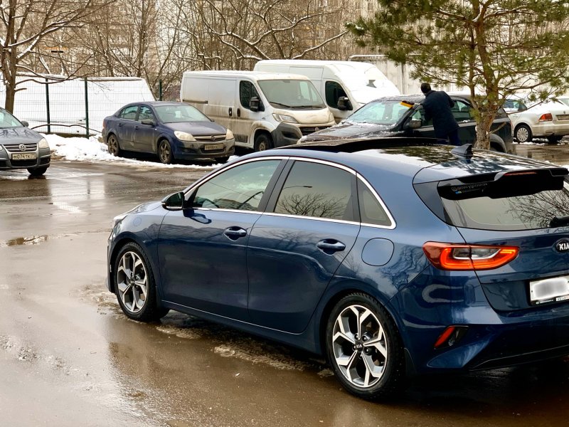 Kia Ceed сзади 2019