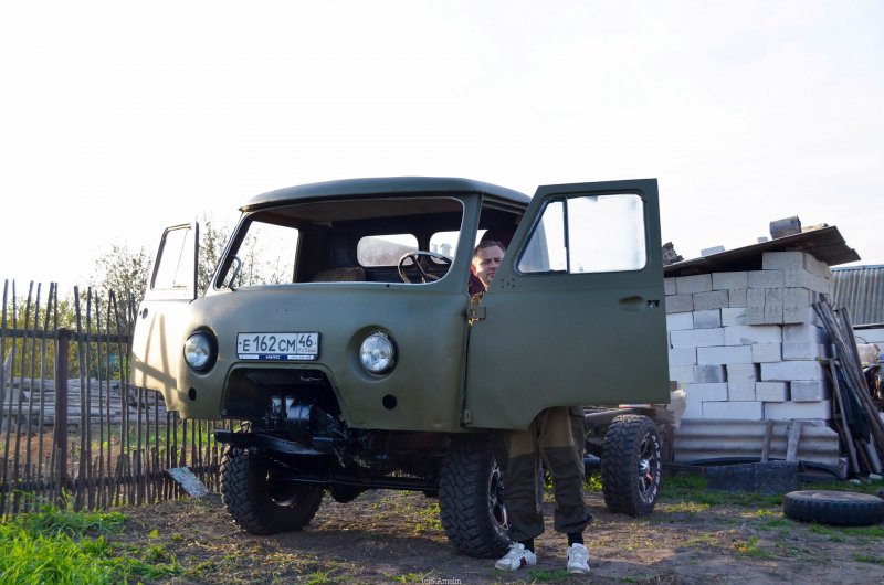 УАЗ 3303 цвет хаки