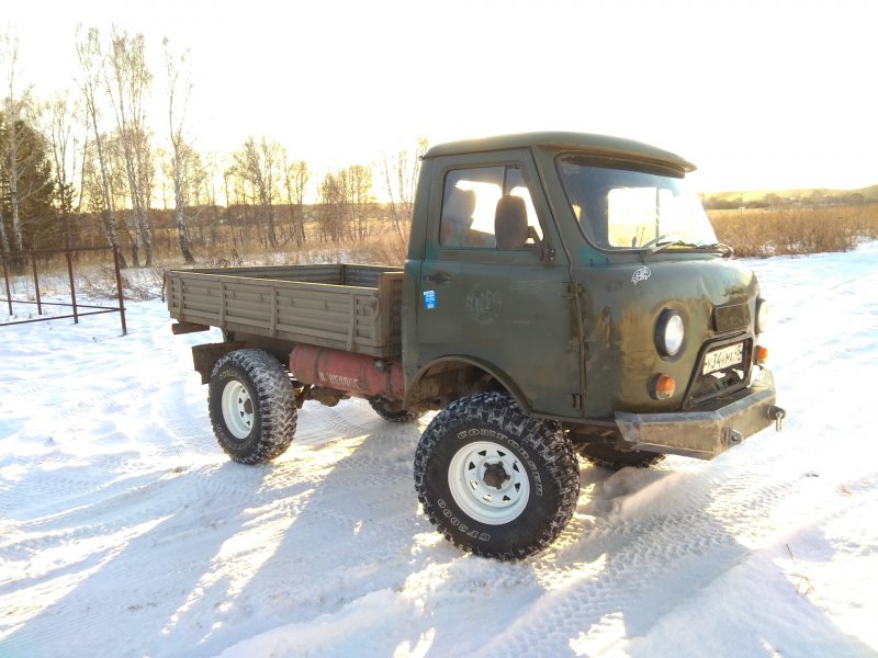 УАЗ 3303 на 33 колесах