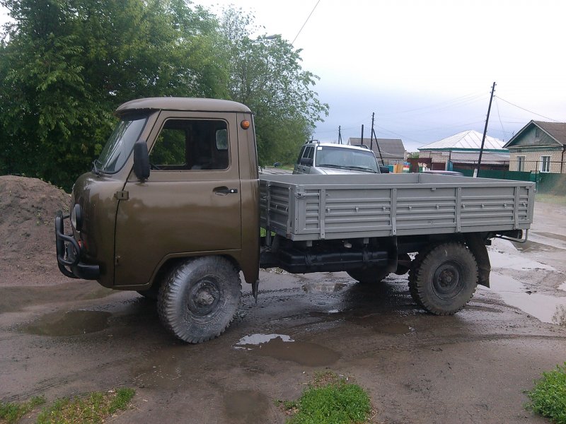 УАЗ 3303 бортовой кунг