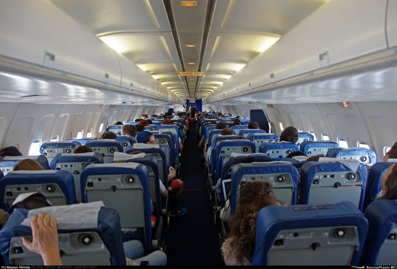 Пассажирский салон ту 204-100