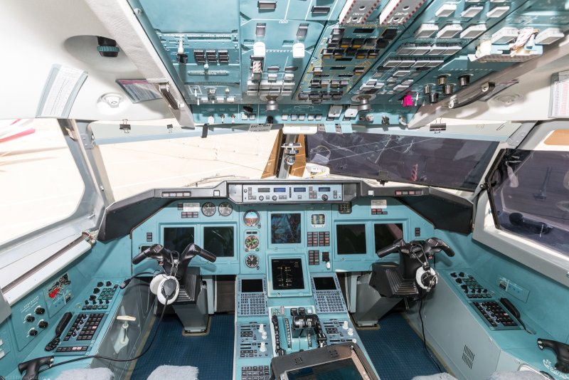 Ту 204 100 кабина