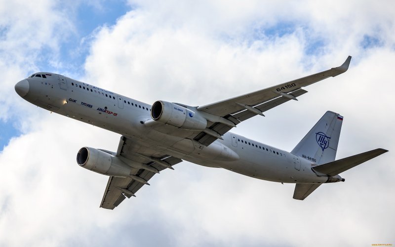 Ту-204 пассажирский самолёт