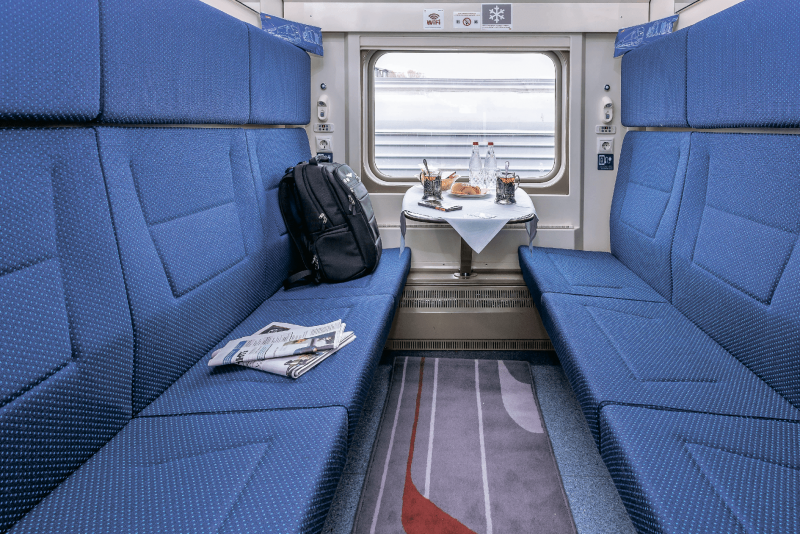 Фирменный поезд Эльбрус