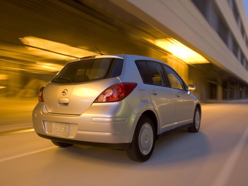 Nissan Tiida 2007 хэтчбек