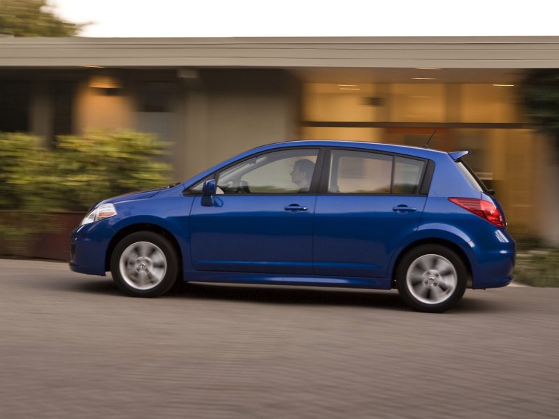 Nissan Versa 2010 Hatchback