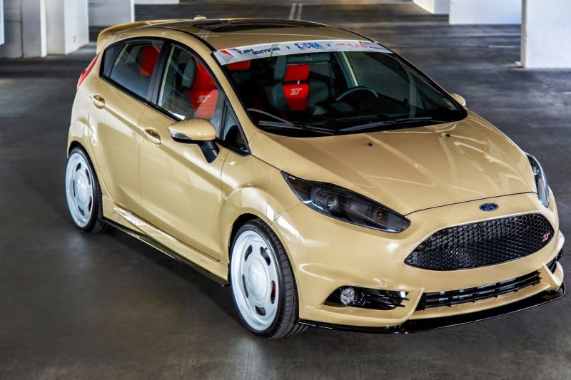 Тюнингованный Форд Фиеста