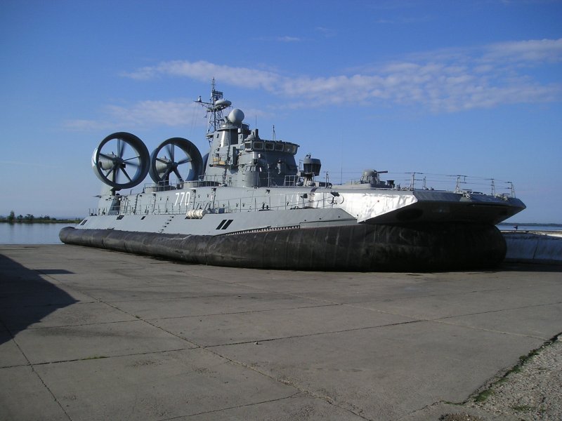 Малый десантный корабль на воздушной подушке проекта 1232.2 «ЗУБР»