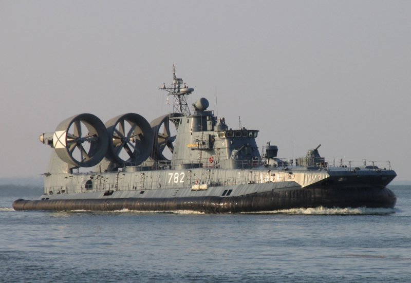 Десантный корабль "ЗУБР СССР
