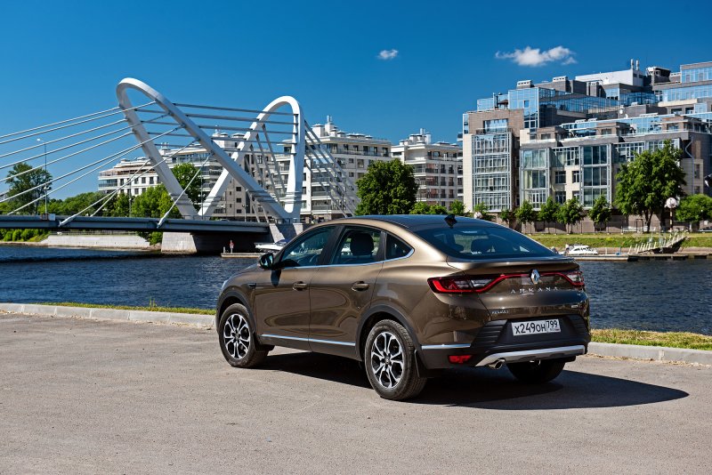 Рено аркана черный металлик