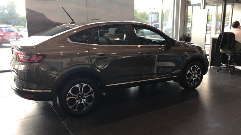 Renault Arkana 2019 коричневый