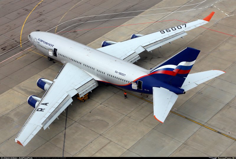 Самолет ил 96