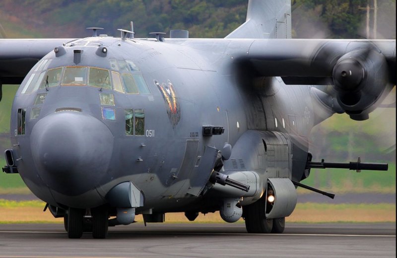 Самолёт Ганшип АС 130