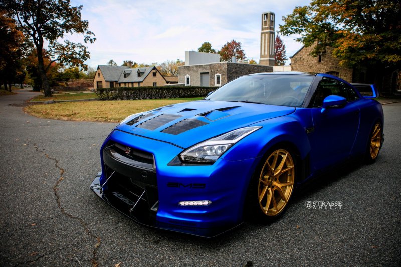 Nissan GTR r35 синий