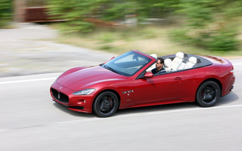 Maserati GRANCABRIO красный