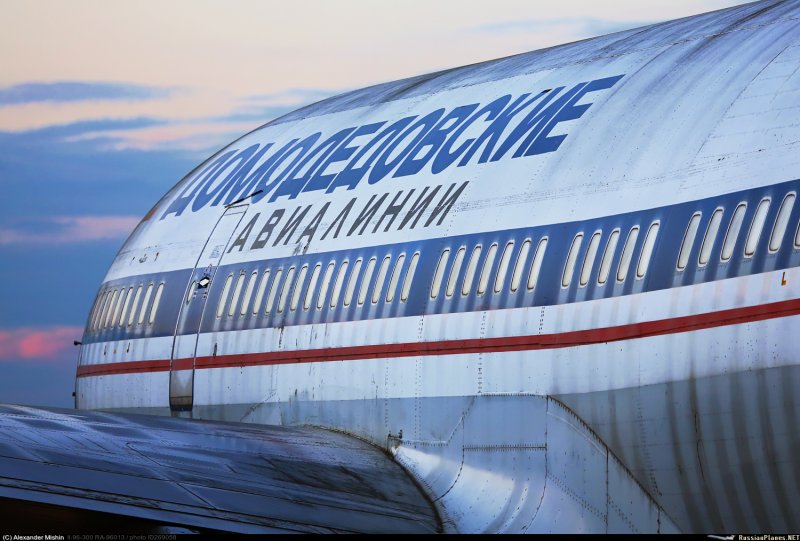 Ту 204 в аэропорту